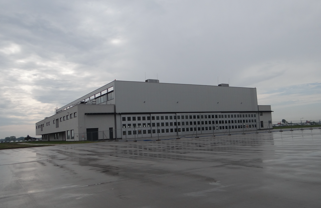 Hangar na Lotnisku Inowrocław. 2019 rok. Zdjęcie Karol Placha Hetman