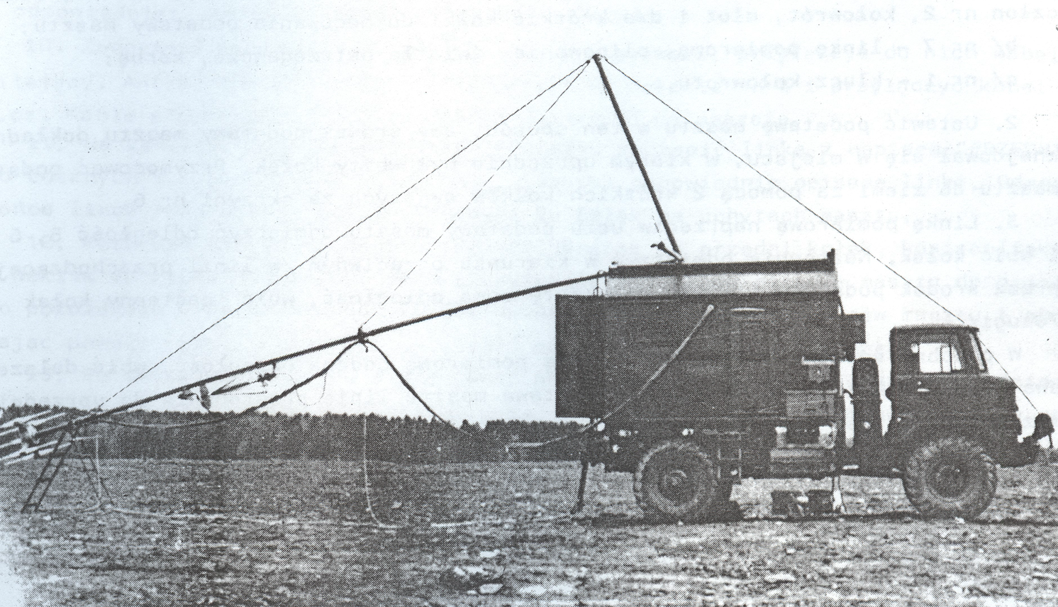 Setting up the ARP-6D mast. Source: ARP-6D radionamiernik, technical description and operation