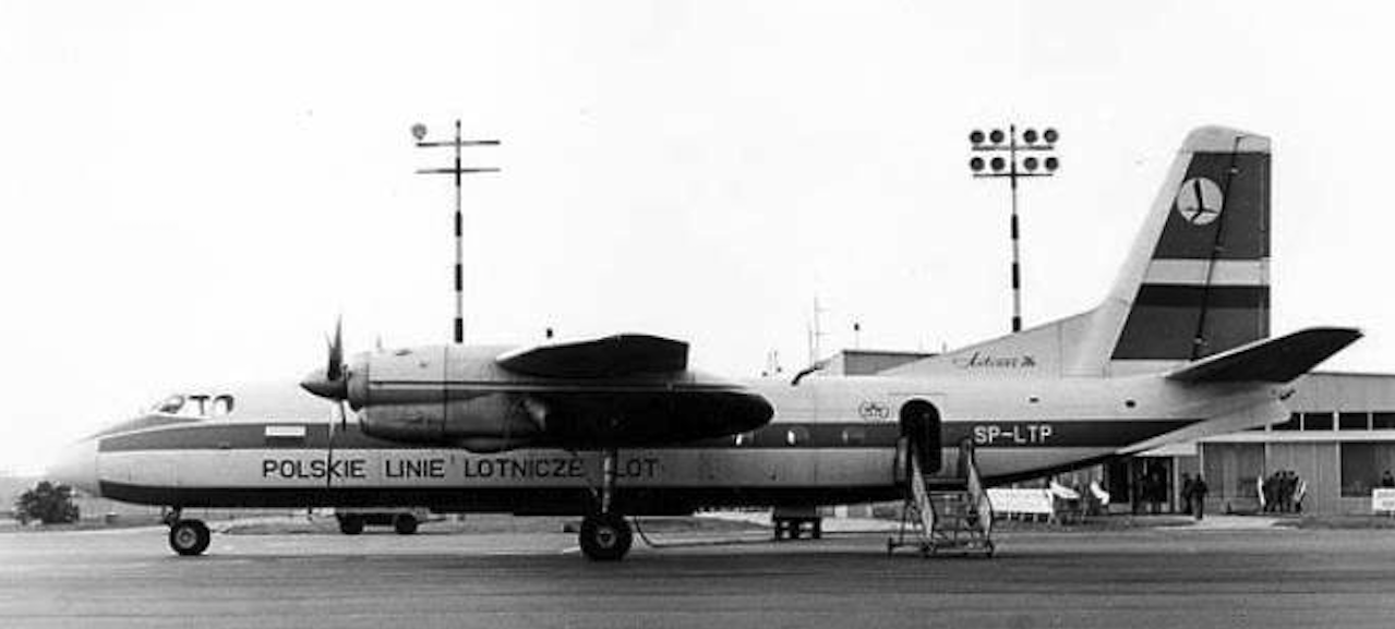 An-24 Nr 67302802 rejestracja SP-LTP Poprad na lotnisku Babimost. 1977 rok. Zdjęcie LAC