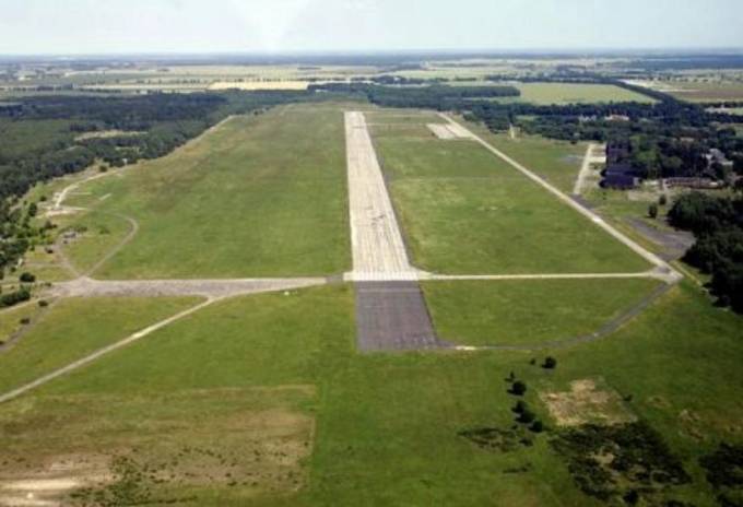 Lotnisko Słupsk widok z samolotu z kierunku zachodniego na wschód. 2005r.