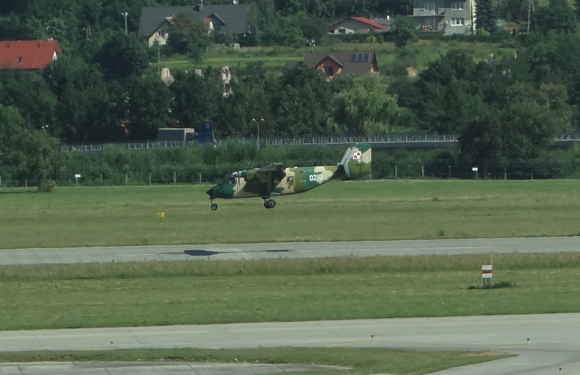 PZL M-28 nb 0210 ląduje w Balicach. 2012 rok. Zdjęcie Karol Placha Hetman