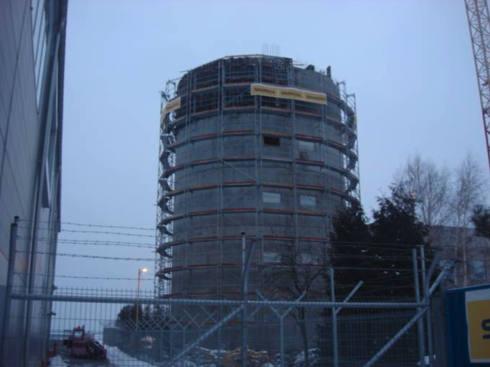 Wieża kontroli lotów w trakcie budowy. 2012 rok. Zdjęcie Karol Placha Hetman