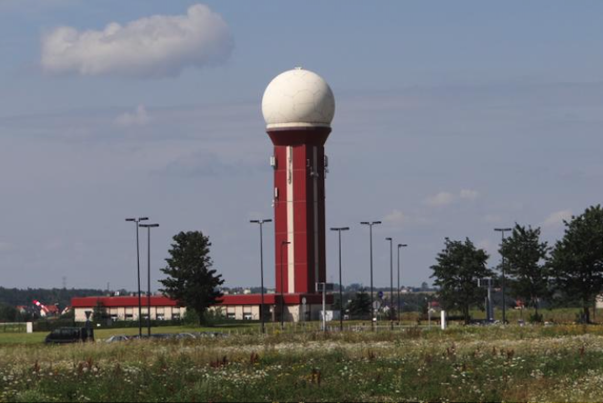 Radar PSR ASR-10SS Raytheon Lotnisko Gdańsk-Rębiechowo. 2012 rok. Zdjęcie Karol Placha Hetman