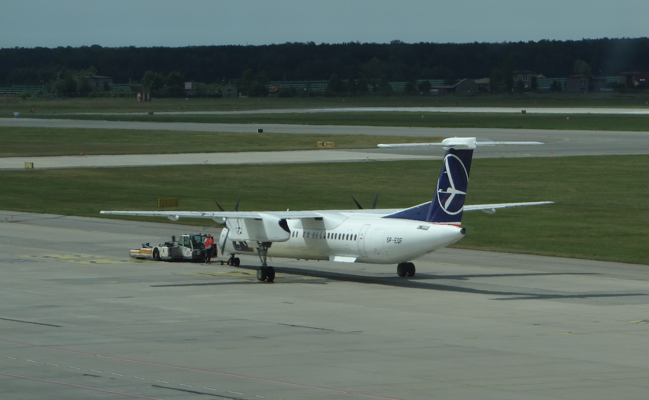 Bombardier DHC-8-400 SP-EQF. 2021 rok. Zdjęcie Karol Placha Hetman