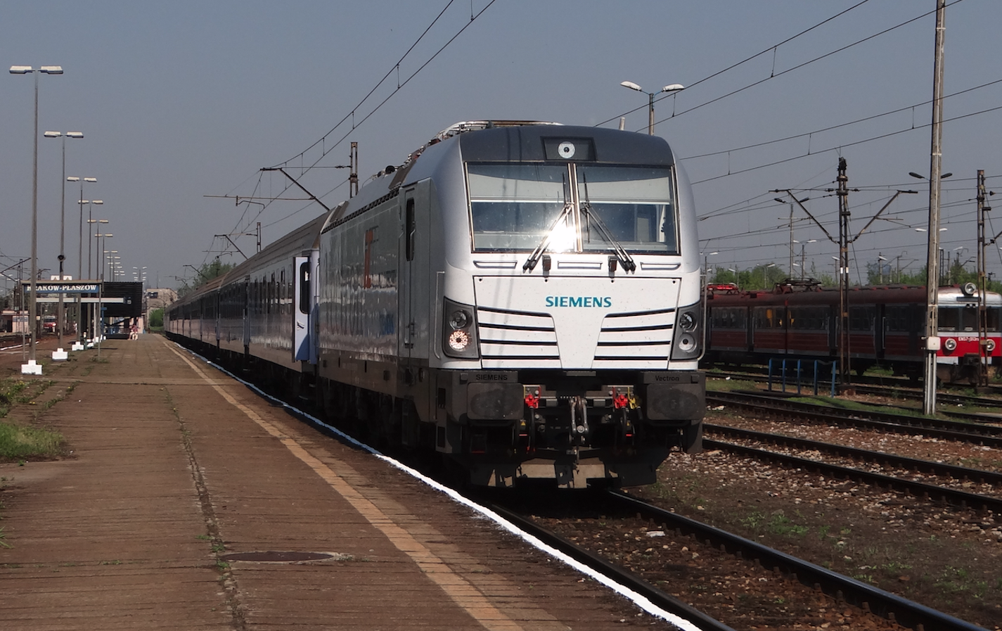 Siemens Vectron z pociągiem Ex 3510 „Małopolska” relacji Kraków Płaszów - Gdynia Główna. 2012 rok. Zdjęcie Karol Placha Hetman