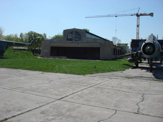 Mniejszy hangar MLP. 2009r.