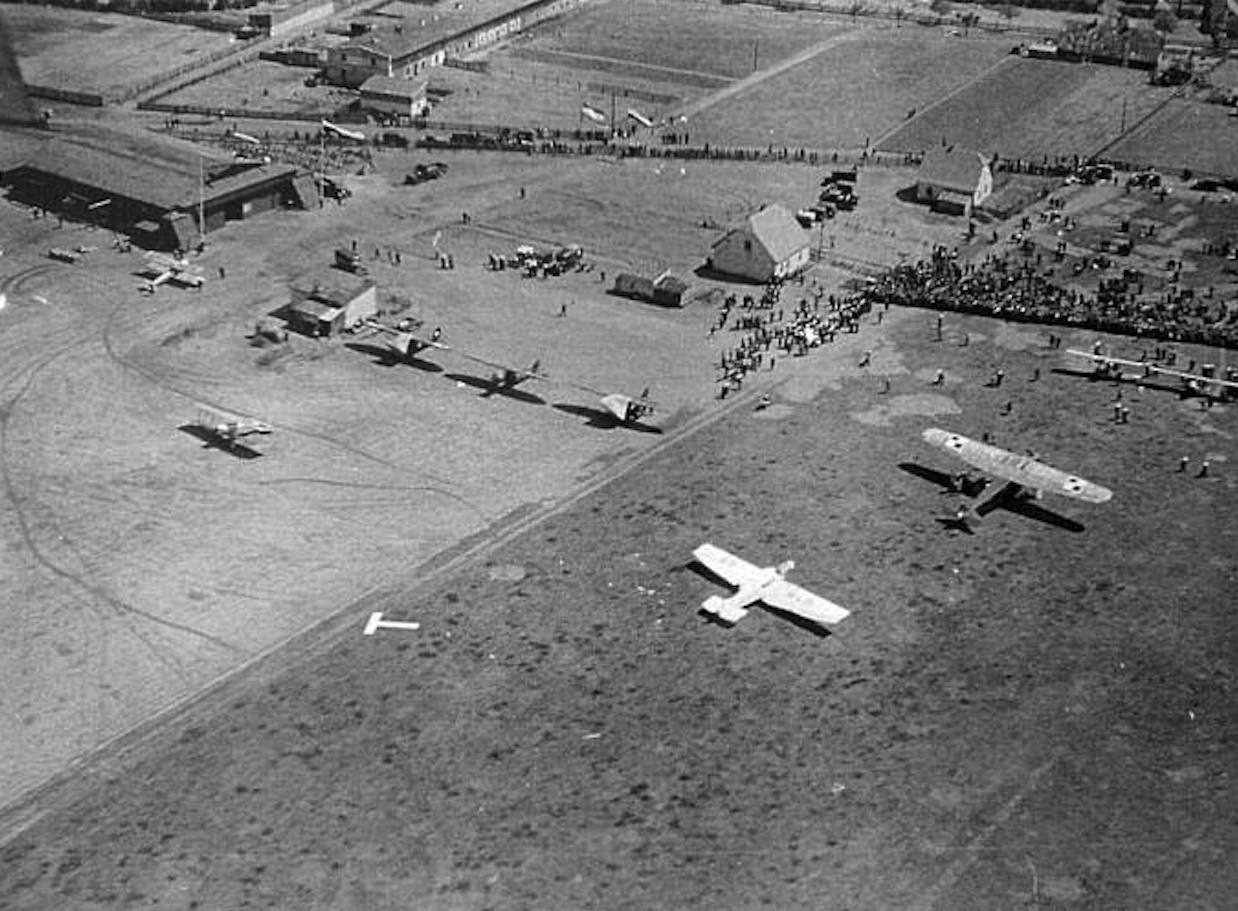 Lotnisko Rumia. 1936 rok. Zdjęcie muzeum historyczne