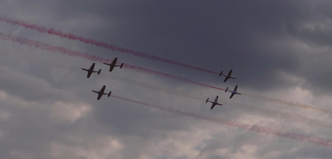 Zespół Biało-Czerwone Iskry w figurze zwaną mijanką. Radom 2015r. Zdjęcie Karol Placha Hetman