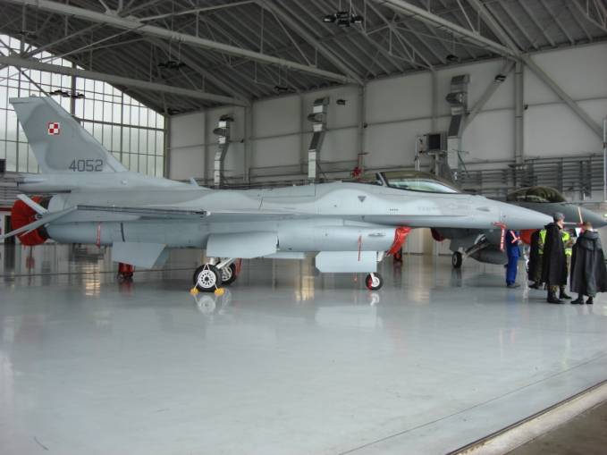 F-16 C nb 4052 Lotnisko Krzesiny. 2007r.