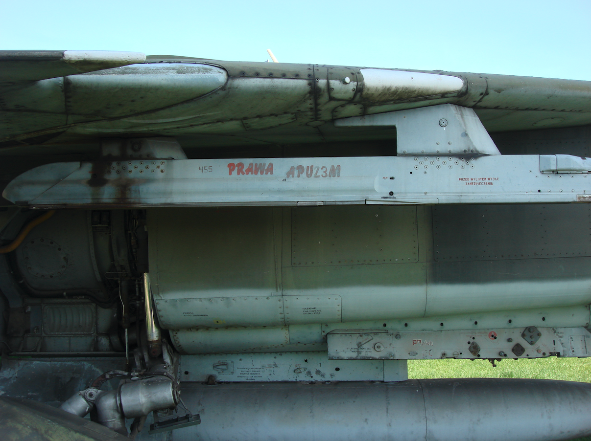 Wyrzutnia APU-23M dla pocisków R-23 na samolocie MiG-23 MF nb 120. 2009 rok. Zdjęcie Karol Placha Hetman