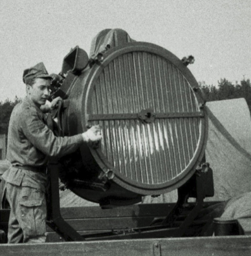 APM-90 spotlight on a ZIL-131 car. 1974. Photo by Wojciech Zielinski