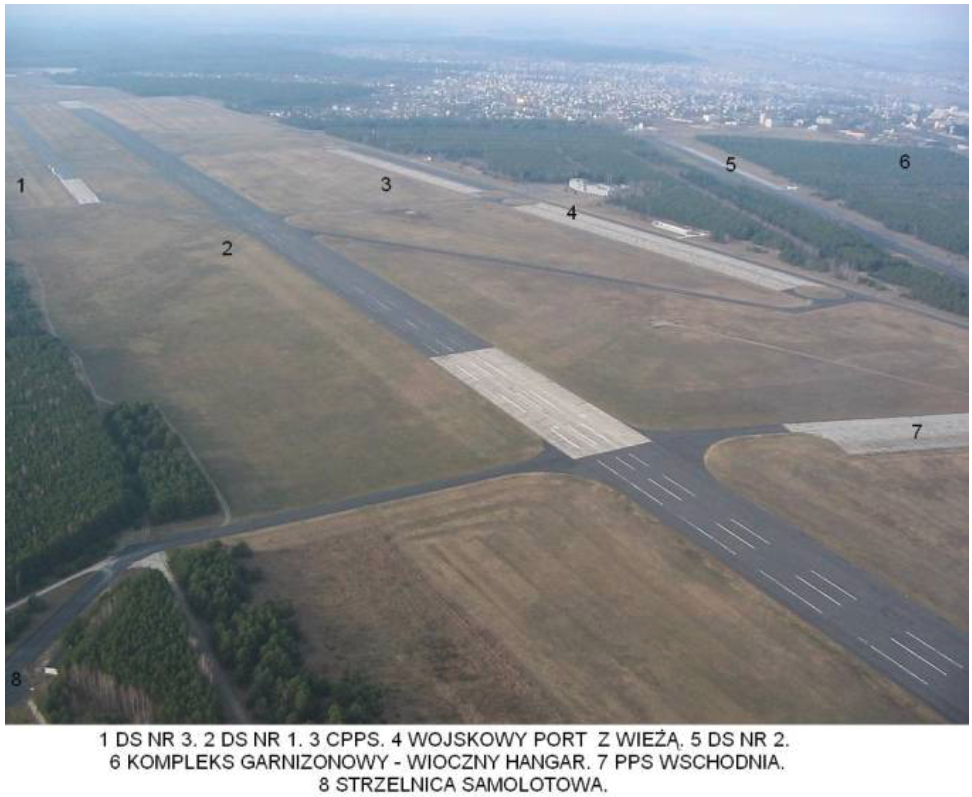 Lotnisko Biała Podlaska. 2004 rok. Zdjęcie LAC