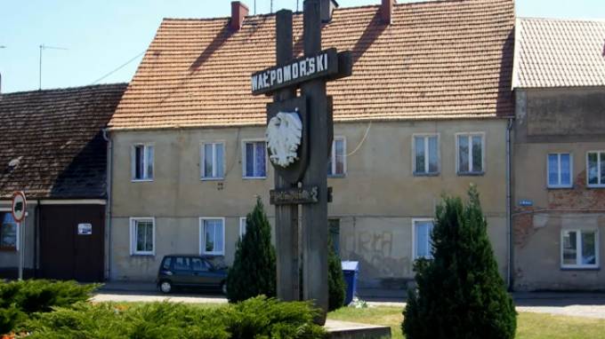 Monument to the Swords of Grunwald in Mirosławiec. 2008 year. Photo of LAC