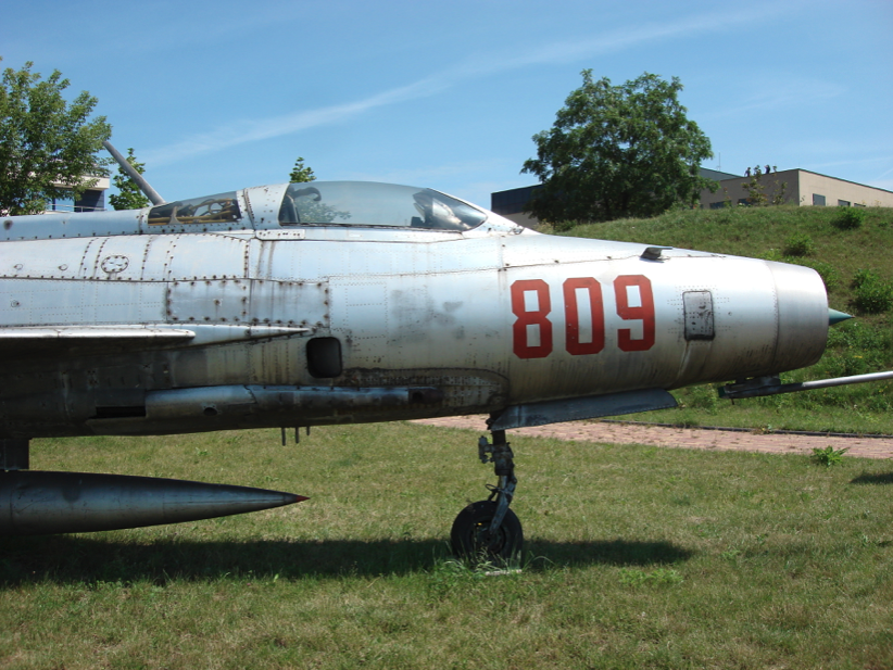 Przednia część kadłuba MiG-21 F-13. 2007 rok. Zdjęcie Karol Placha Hetman