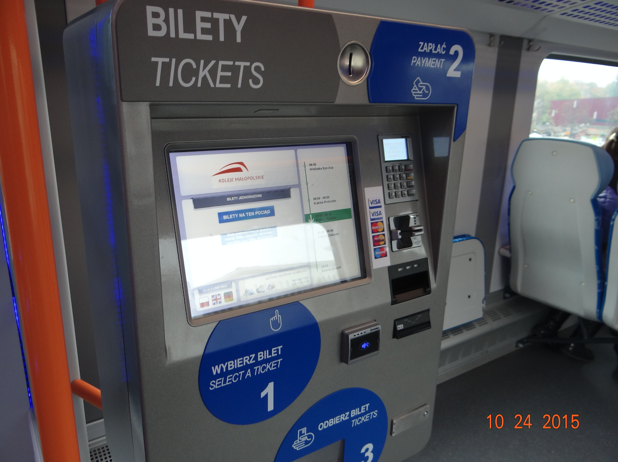 Automat biletowy w pociągu. 2015 rok. Zdjęcie Karol Placha Hetman