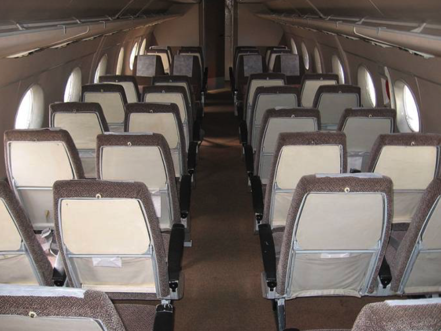    Kabina pasażerska An-24 W. Zdjęcie LAC   
