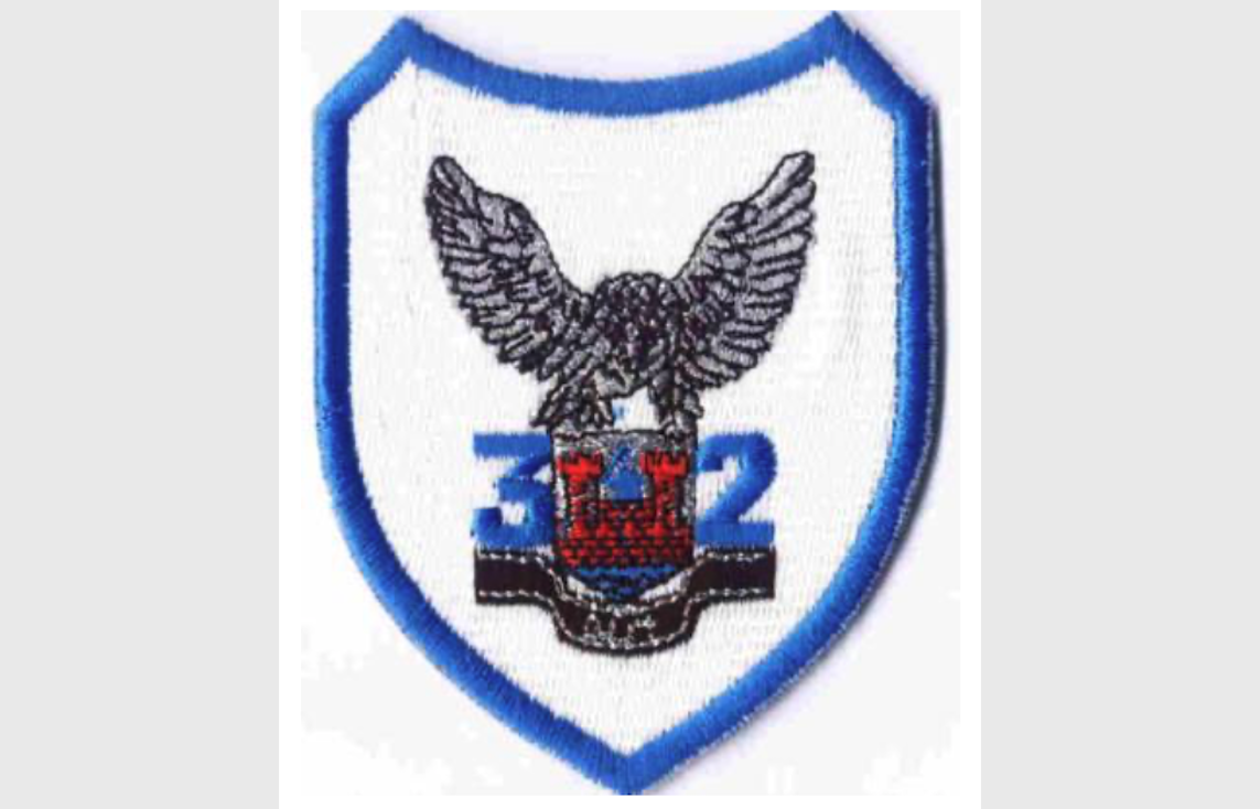 Godło 32 Pułku Lotnictwa Rozpoznania Taktycznego