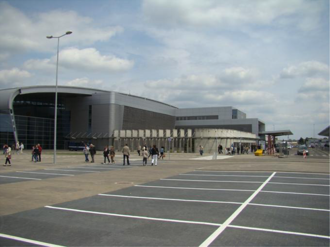 Terminal Lotniska Ławica. 2012 rok. Zdjęcie Karol Placha Hetman