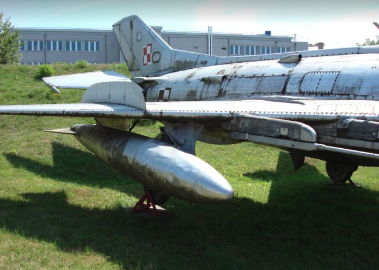 Prawe skrzydło MiG-19 nb 905. Czyżyny 2007 rok. Zdjęcie Karol Placha Hetman