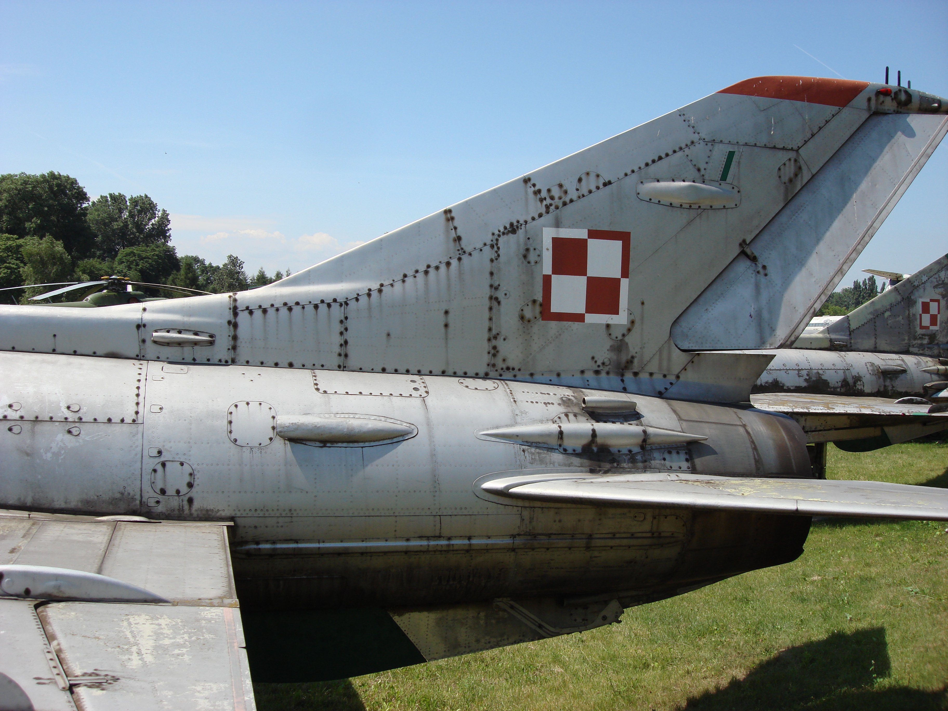 Tylna część kadłuba z usterzeniem MiG-21 PF nb 1901 Czyżyny 2006 rok. Zdjęcie Karol Placha Hetman