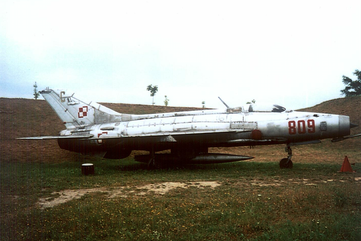 MiG-21 F-13 nb 809. 2000 rok. Zdjęcie Karol Placha Hetman