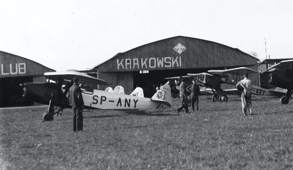 Hangary Aeroklubu Krakowskiego. 1930 rok. Zdjęcie LAC