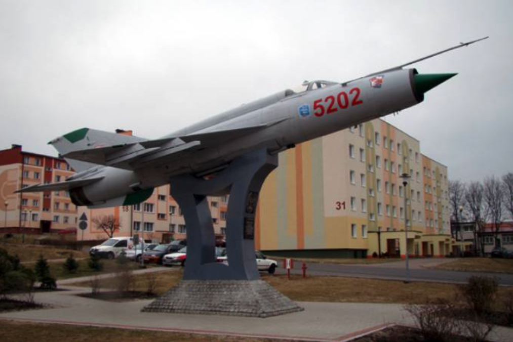 MiG-21 na Osiedlu Rosnowo. 2011 rok. Zdjęcie LAC