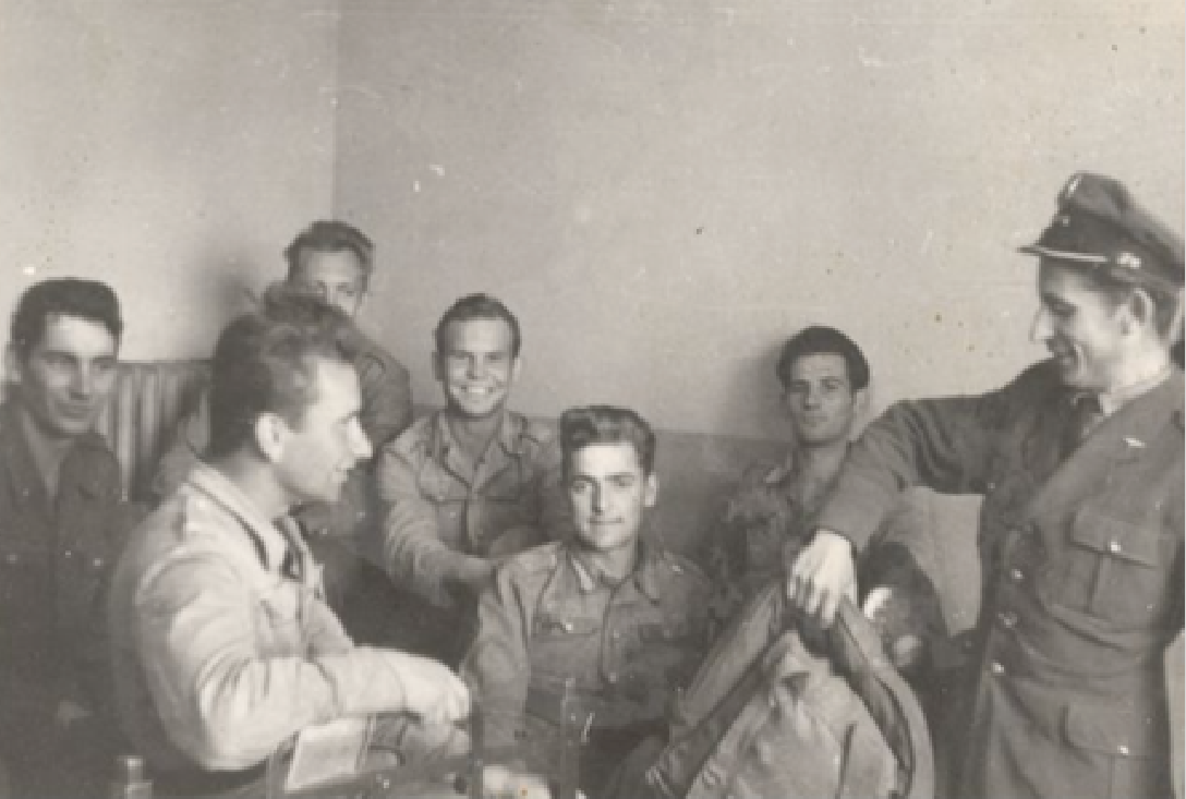 Szkolenie żołnierzy służby MPS. Lotnisko Krzesiny 1959r. Zdjęcie LAC
