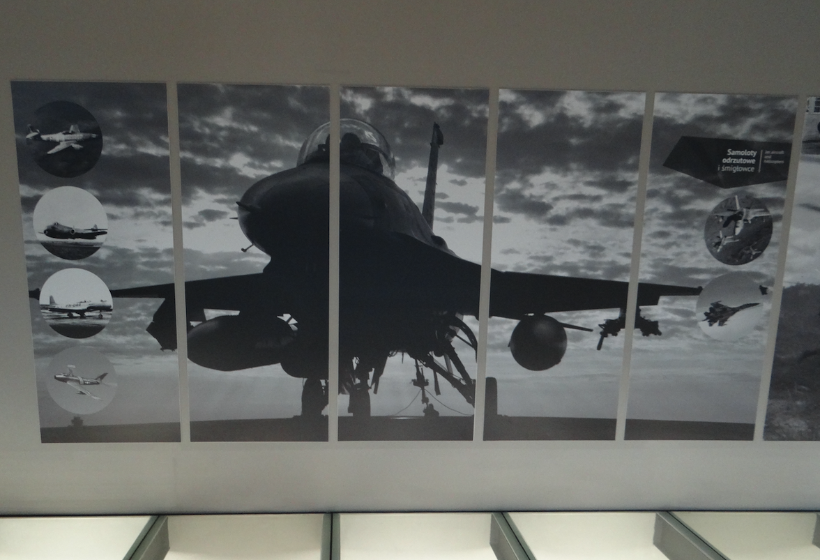 F-16 z systemem skracania dobiegu przy pomocy haka. Zamość 2019 rok. Zdjęcie Karol Placha Hetman