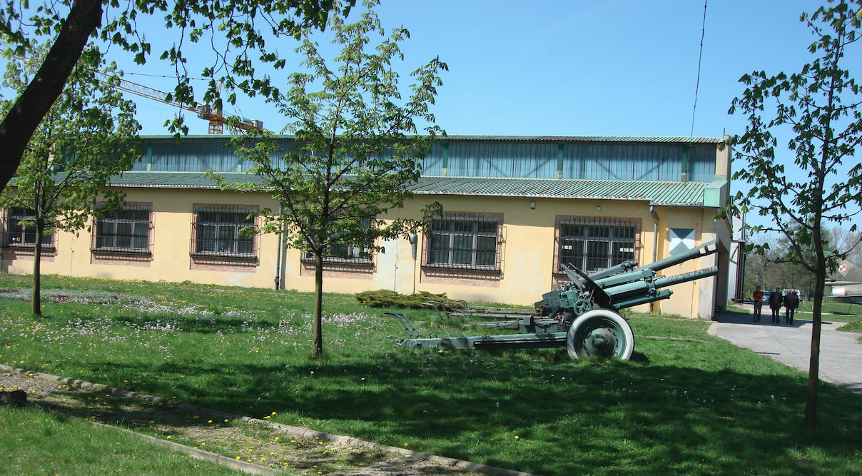 Hangar Muzeum Lotnictwa Polskiego z 1993 roku. Czyżyny 2009 rok. Zdjęcie Karol Placha Hetman