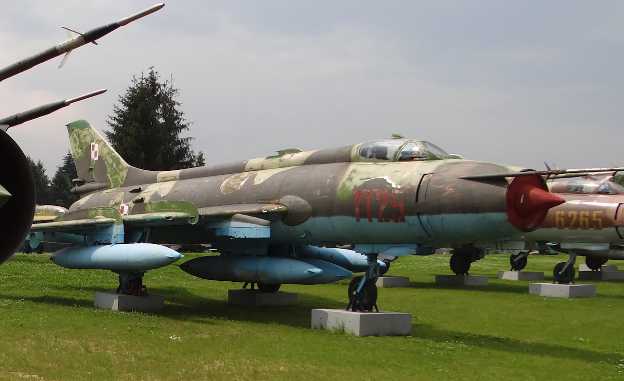 Suchoj Su-20 nb 7125. Dęblin 2012 rok. Zdjęcie Karol Placha Hetman