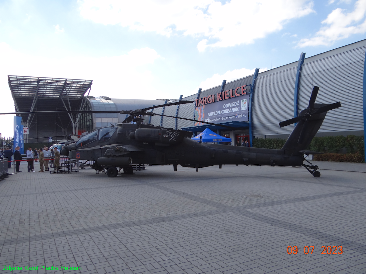 Boeing AH-64 Apache. 2023 year. Photo by Karol Placha Hetman