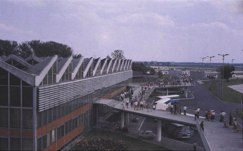 MDL Okęcie. The station building and the famous terrace. 1987 year. Photo of LAC