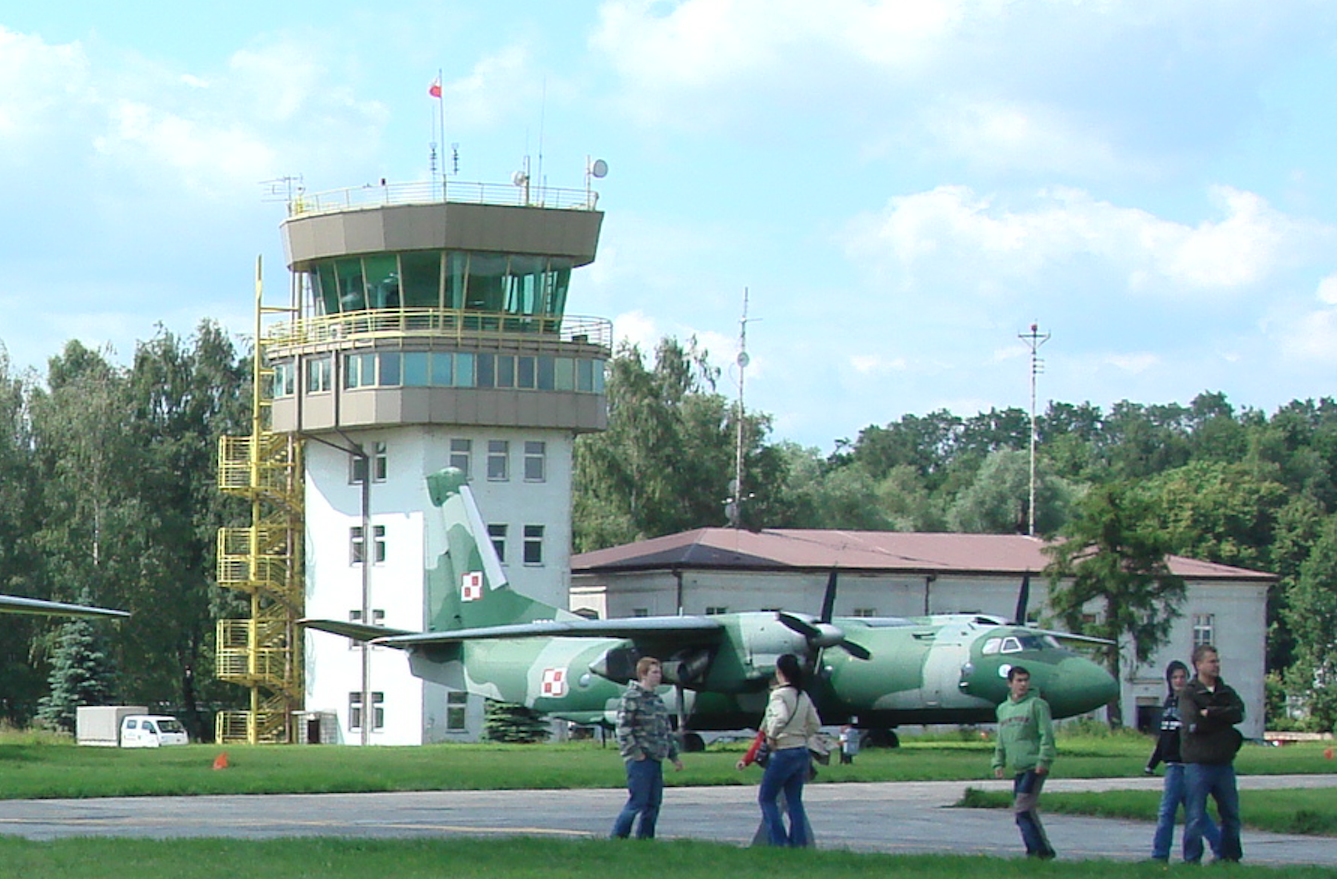 Wieża kontroli lotów. 2009 rok. Zdjęcie Karol Placha Hetman
