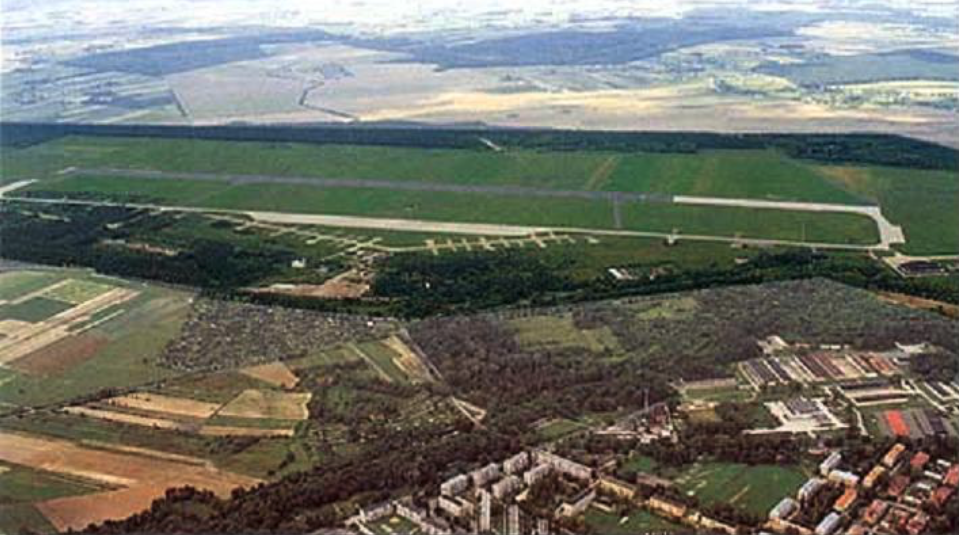 Lotnisko Modlin. 2007 rok. Zdjęcie LAC