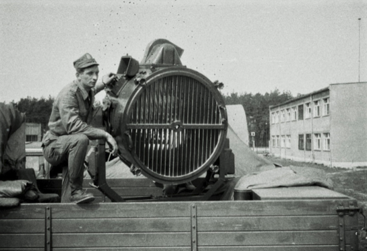 Reflektor APM-90 na samochodzie Ził-131. 1974 rok. Zdjęcie Wojciech Zieliński