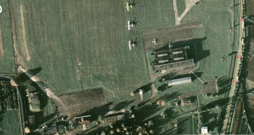 Obiekty OKL PRz. Jeszcze bez nowego hangaru i innych nowych obiektów. 2010 rok. Zdjęcie LAC