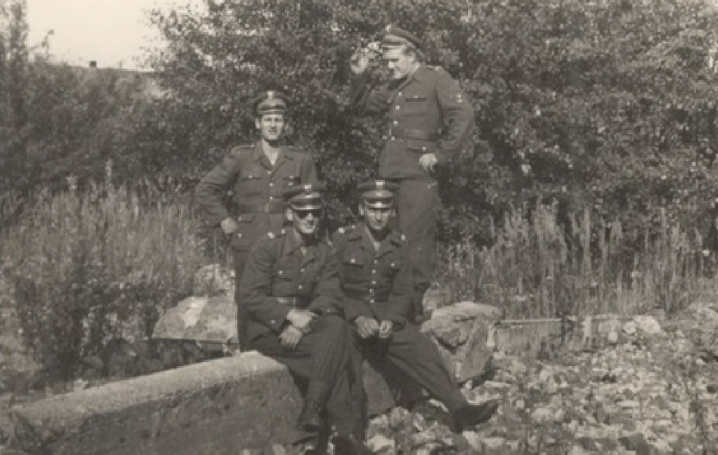 Fragment zniszczonej, jeszcze nie zagospodarowanej części lotniska. Lotnisko Krzesiny 1959r. Zdjęcie LAC