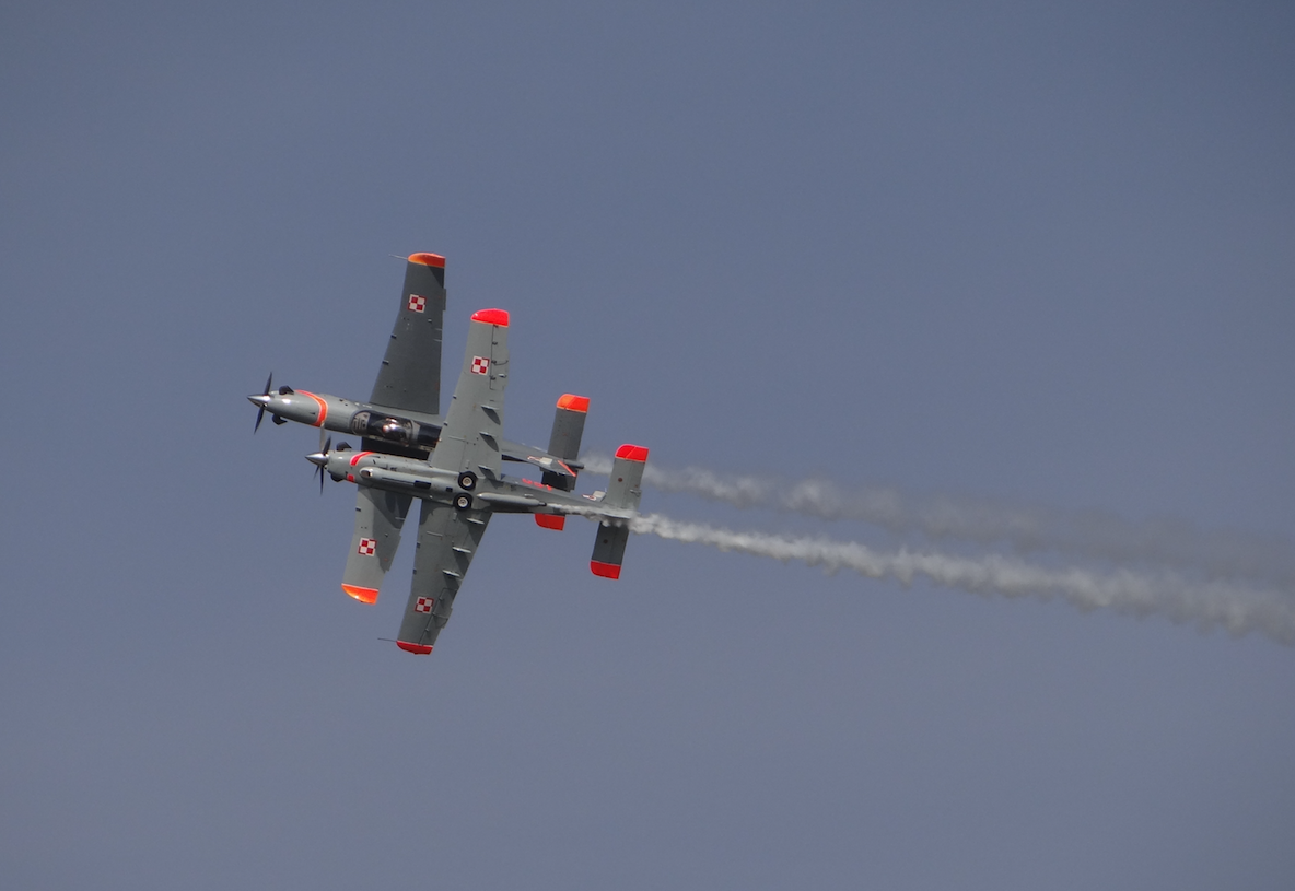 Zespół Orlik na samolotach PZL-130 TC-II Orlik. Nowy Glinnik 2012 rok. Zdjęcie Karol Placha Hetman