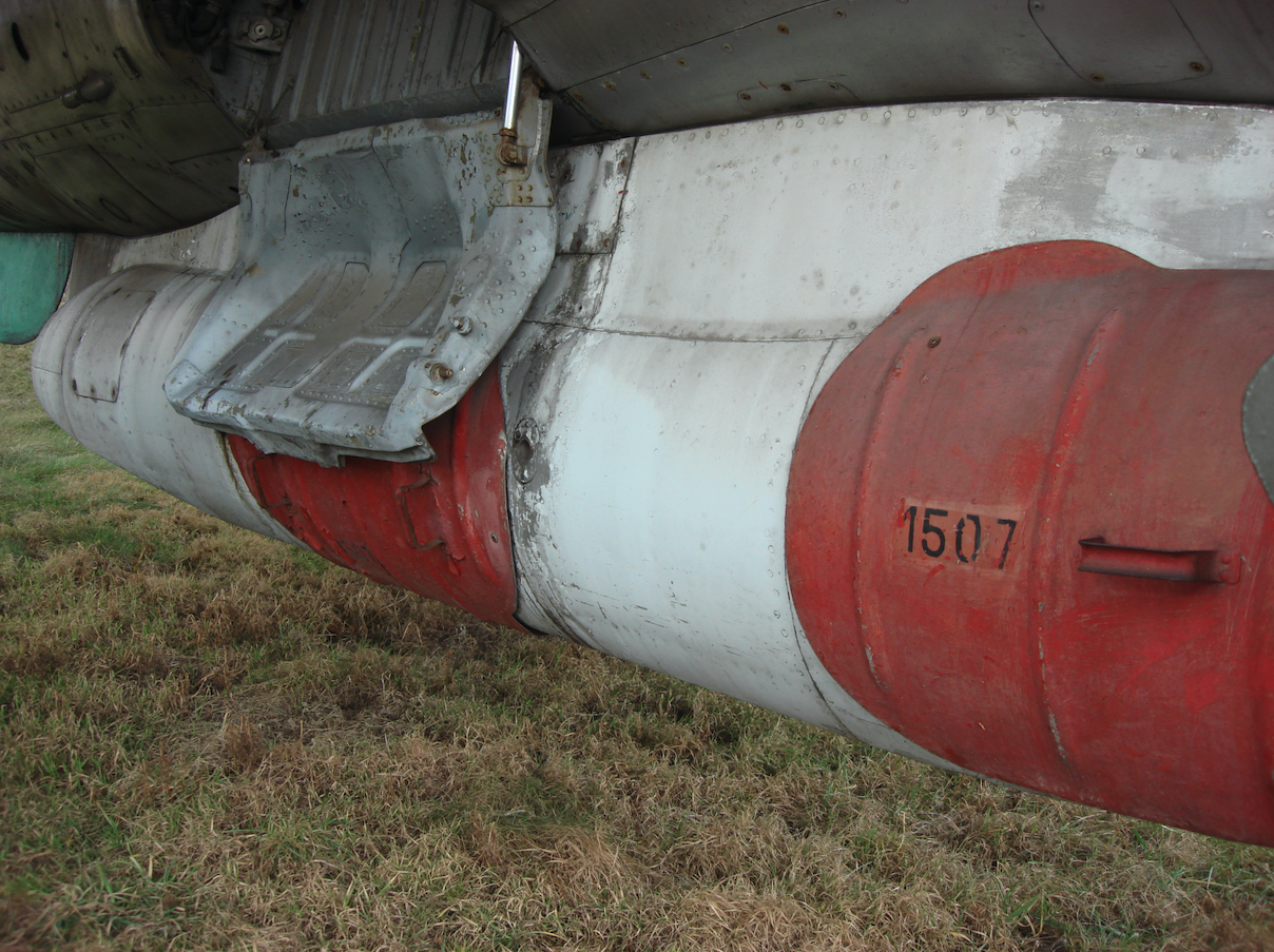 MiG-21 R nb 1125. Zasobnik rozpoznawczy Typu R. 2009 rok. Zdjęcie Karol Placha Hetman
