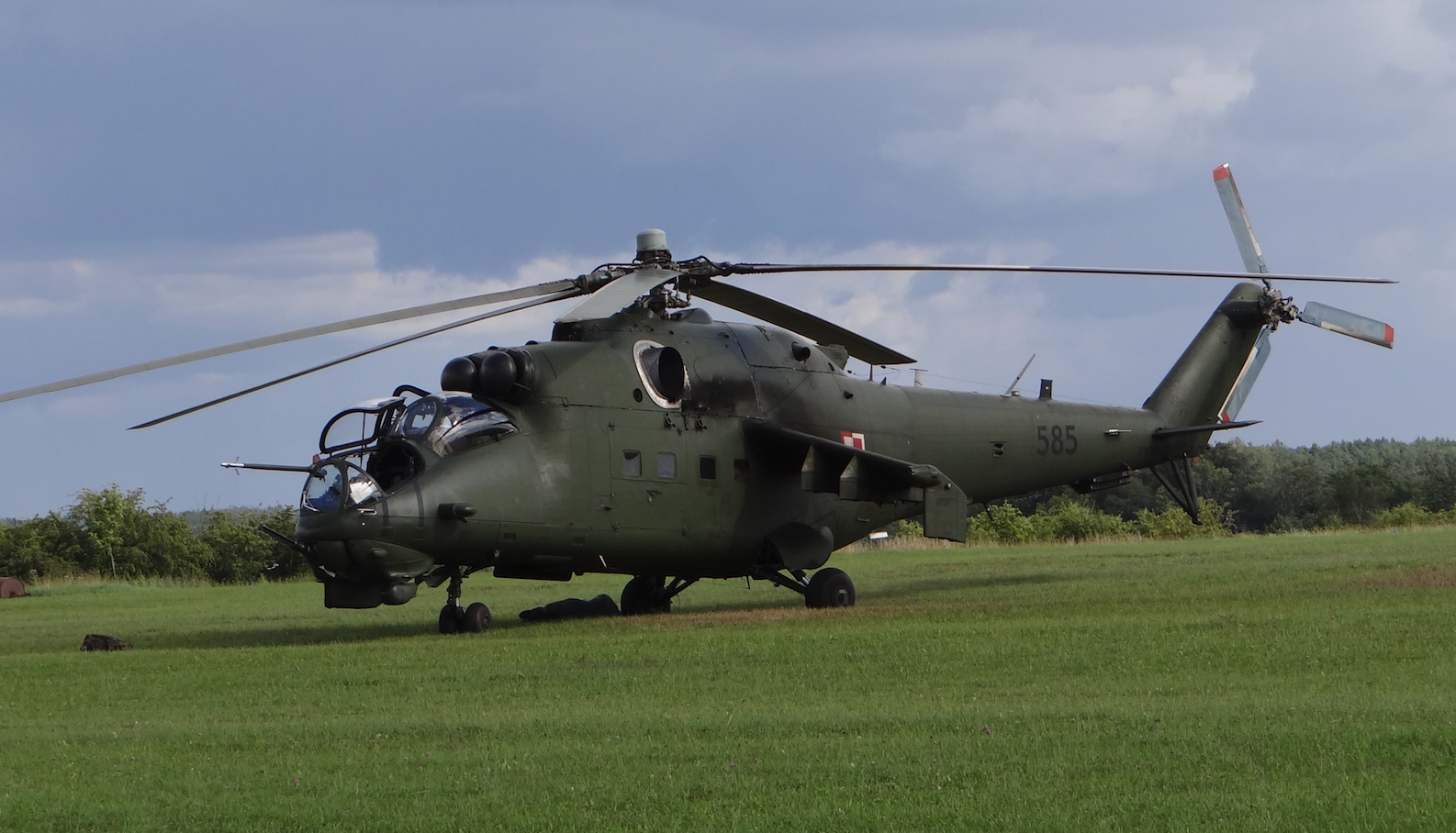 Mi-24 nb 585 z Bazy Pruszcz Gdański. Mazury Air Show 2018. Zdjęcie Karol Placha Hetman