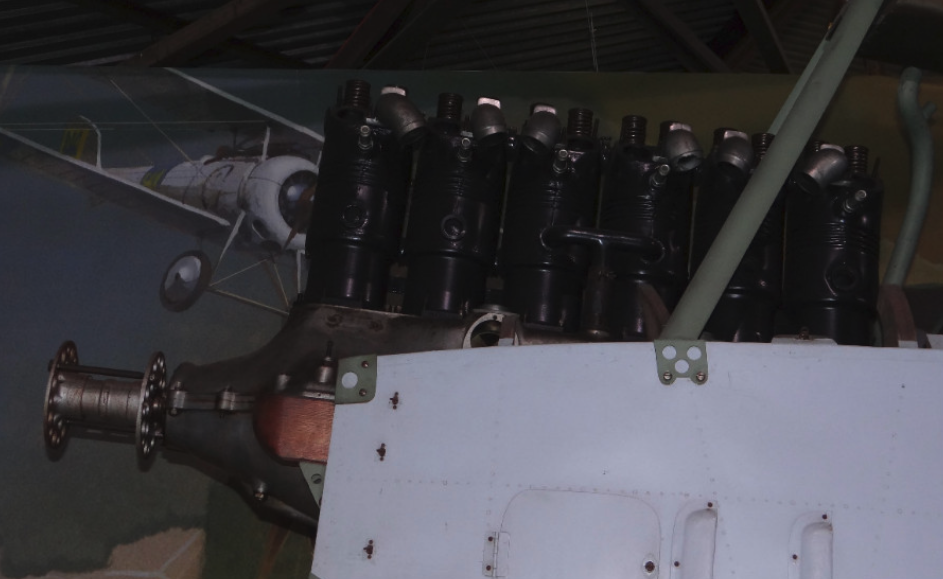 Silnik rzędowy 6-cylindrowy w samolocie Albatros C.1. 2016 rok. Zdjęcie Karol Placha Hetman