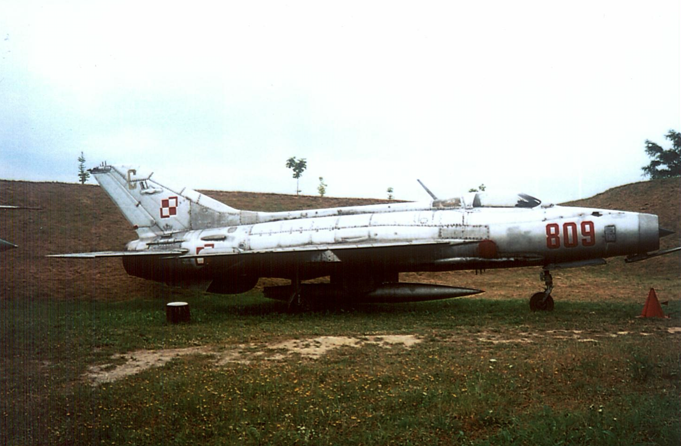 MiG-21 F-13 nb 809 nr 740809. Czyżyny 2002 rok. Zdjęcie Karol Placha Hetman