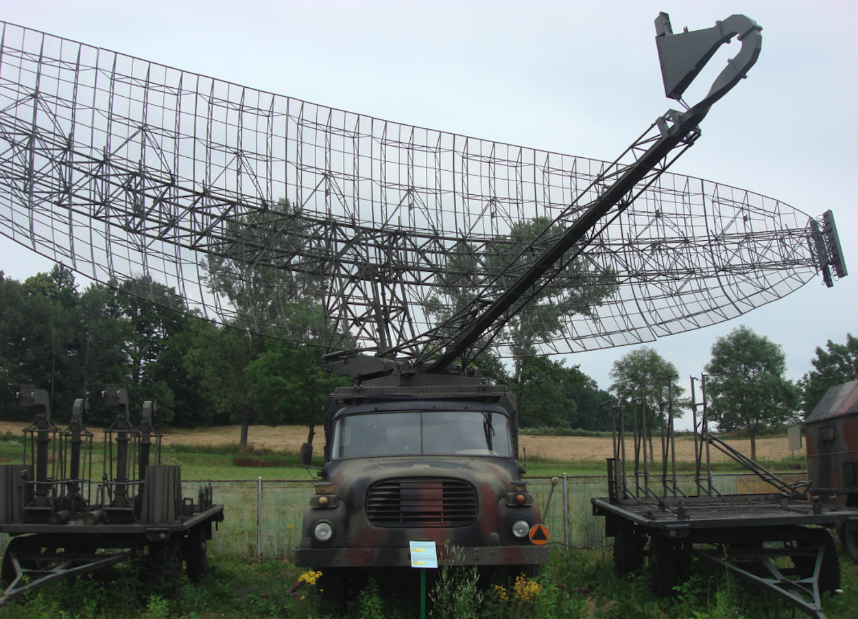 Jawor-2M wóz antenowy. Po bokach przyczepy. Łomnica 2010 rok. Zdjęcie Karol Placha Hetman