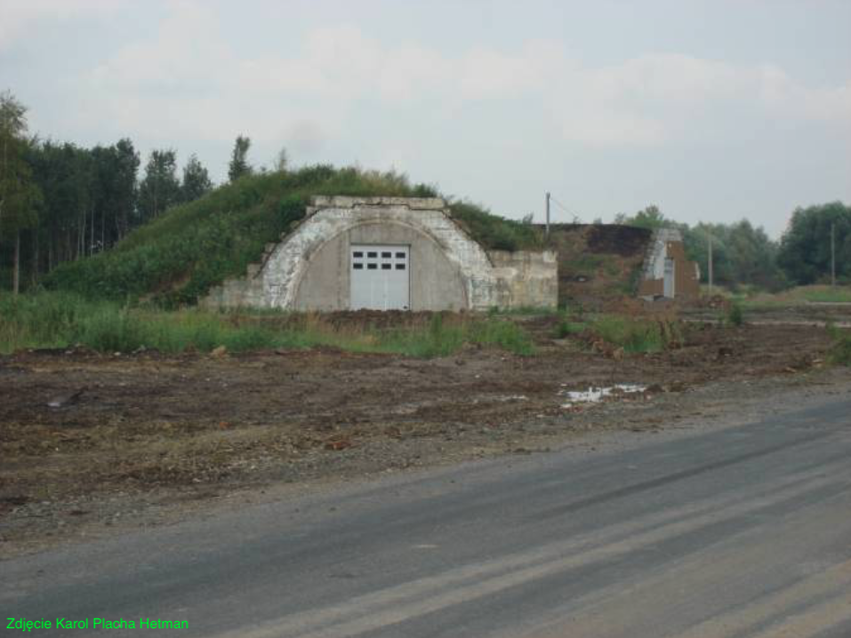 Utilized shelter hangars in the western part of the airport. 2010. Photo by Karol Placha Hetman