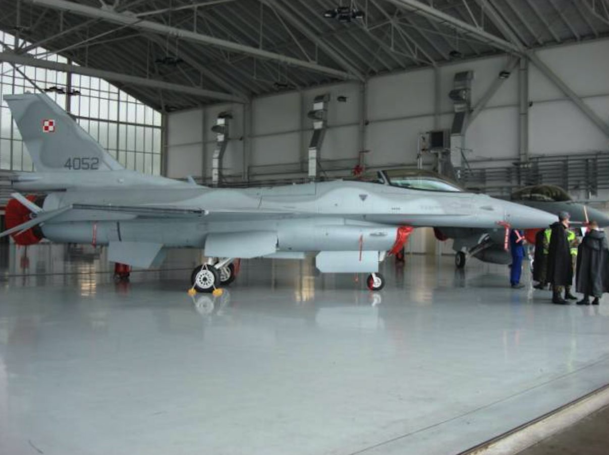 F-16 C nb 4052. 2007 year. Photo by Karol Placha Hetman