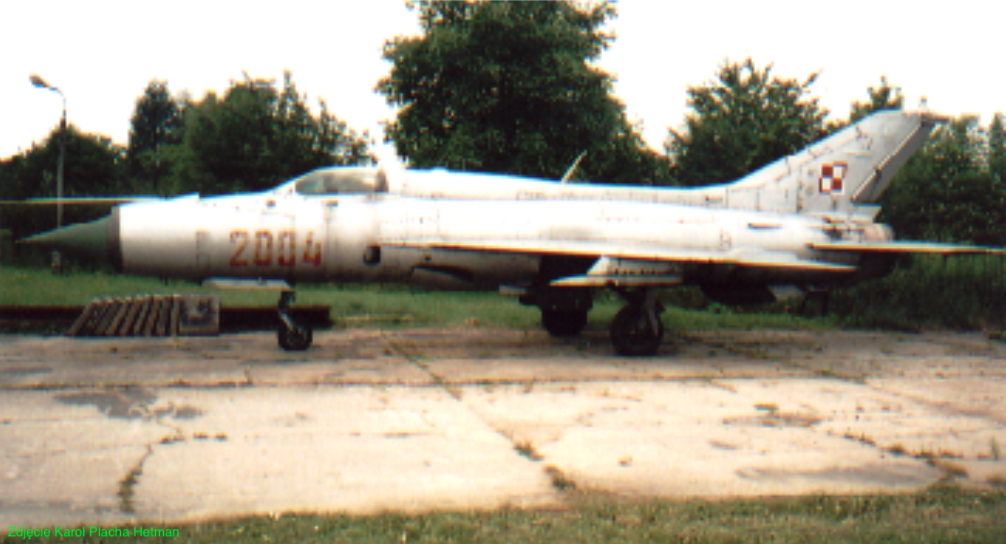 MiG-21 PF nb 2004. 2002 rok. Zdjęcie Karol Placha Hetman