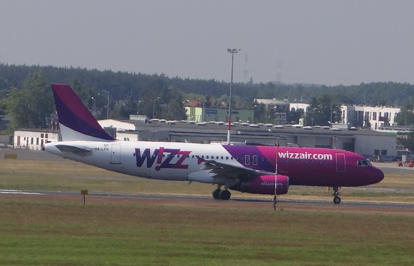 Airbus A-320 HA-LPN Wizz Air. Lotnisko Ławica. 2015 rok. Zdjęcie Karol Placha Hetman