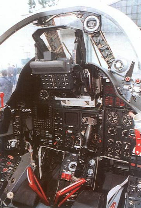 I-22 M-93 z silnikami K-15 i awioniką firmy Sagem. 1994 rok. Zdjęcie LAC