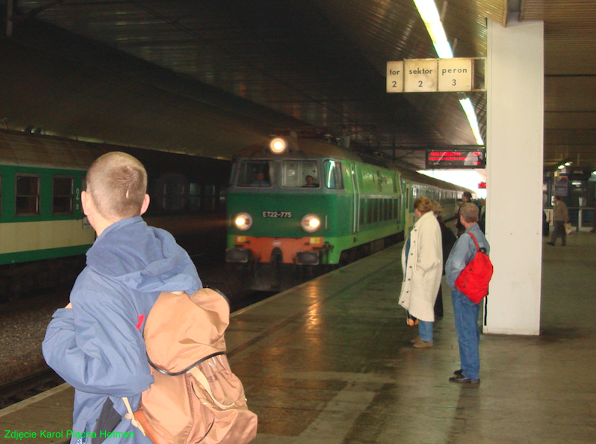 ET22-775 with express train. 2008. Photo by Karol Placha Hetman